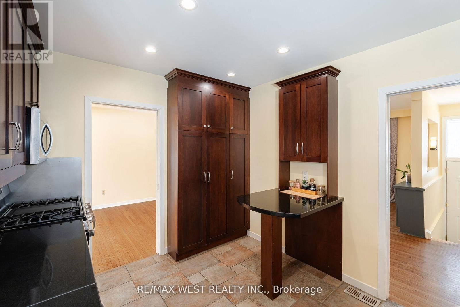 105 SHIRLEY AVENUE Image 11