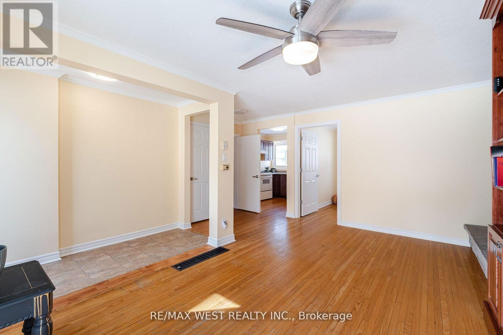 105 SHIRLEY AVENUE Image 22
