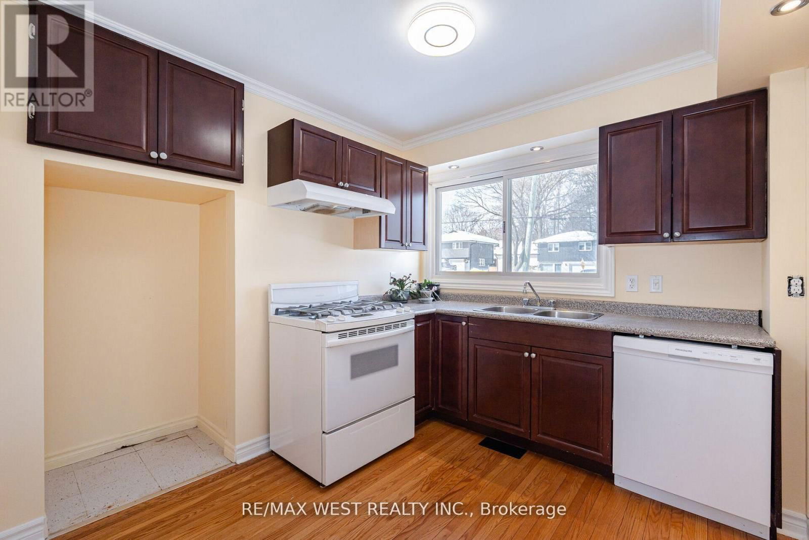 105 SHIRLEY AVENUE Image 23