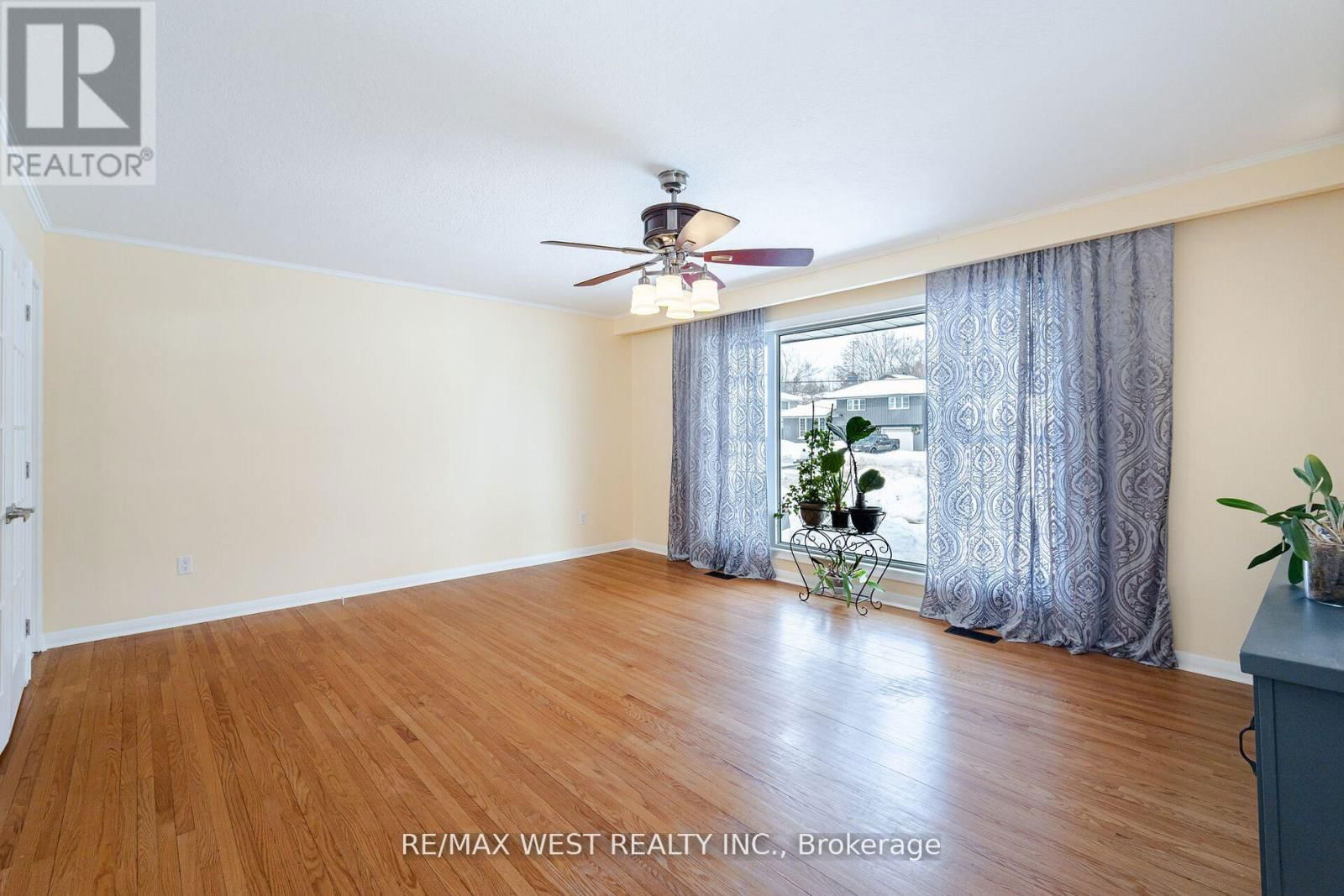 105 SHIRLEY AVENUE Image 4