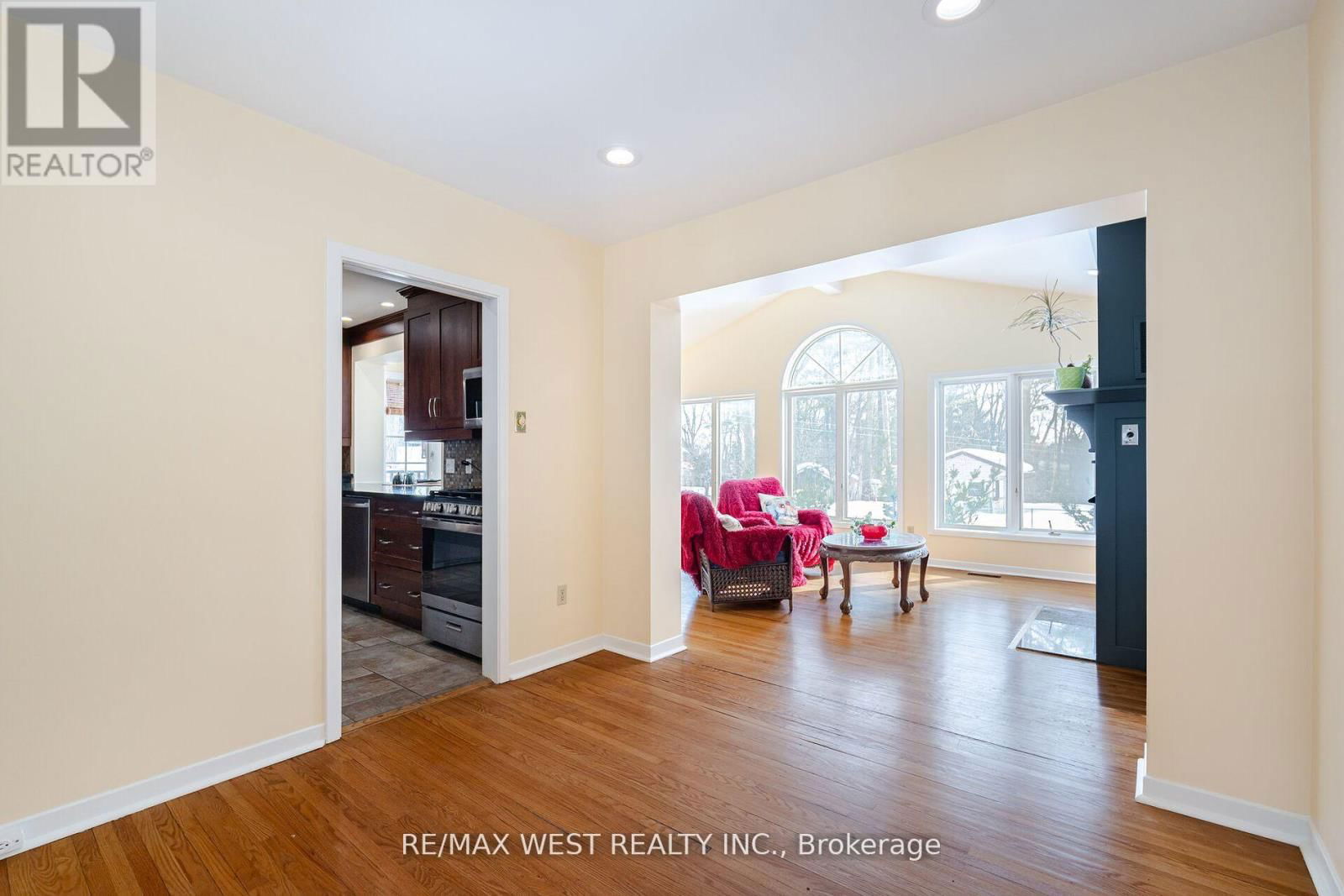 105 SHIRLEY AVENUE Image 6