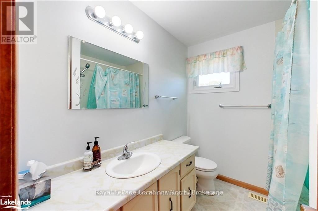 221 JOHN STREET Image 15