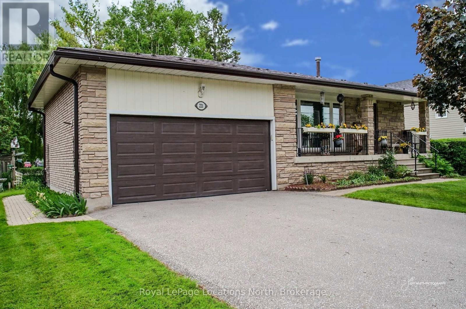 221 JOHN STREET Image 28