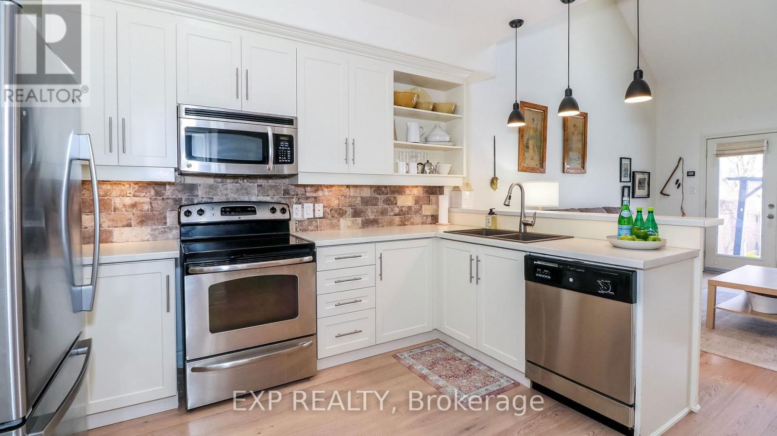 23 - 125 HURONIA ROAD Image 11