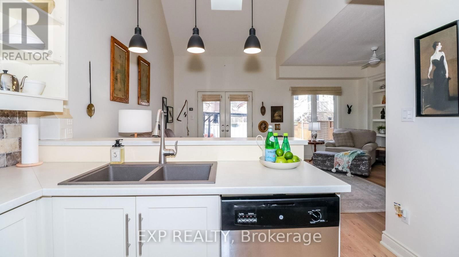 23 - 125 HURONIA ROAD Image 13