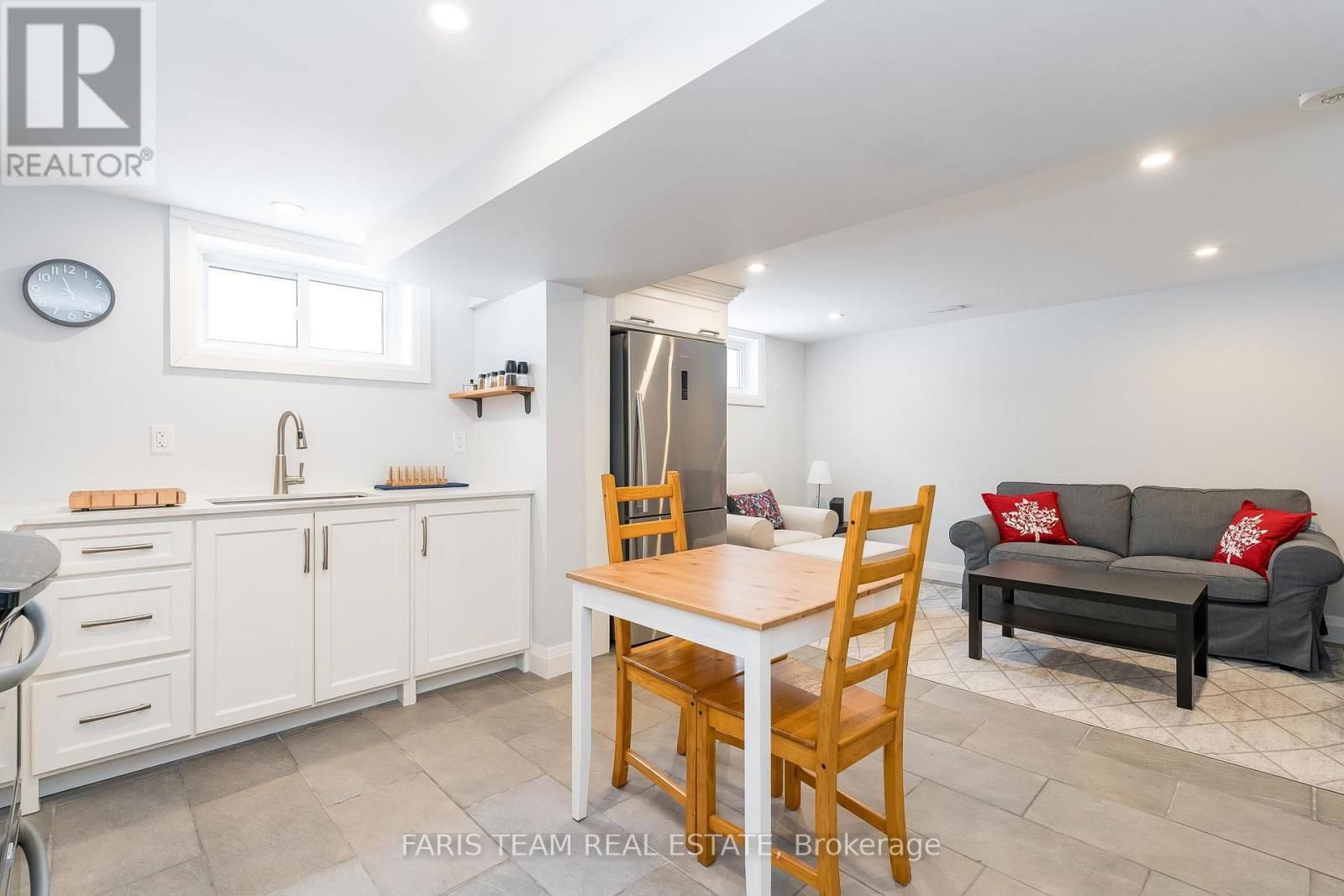 135 GUNN STREET Image 12