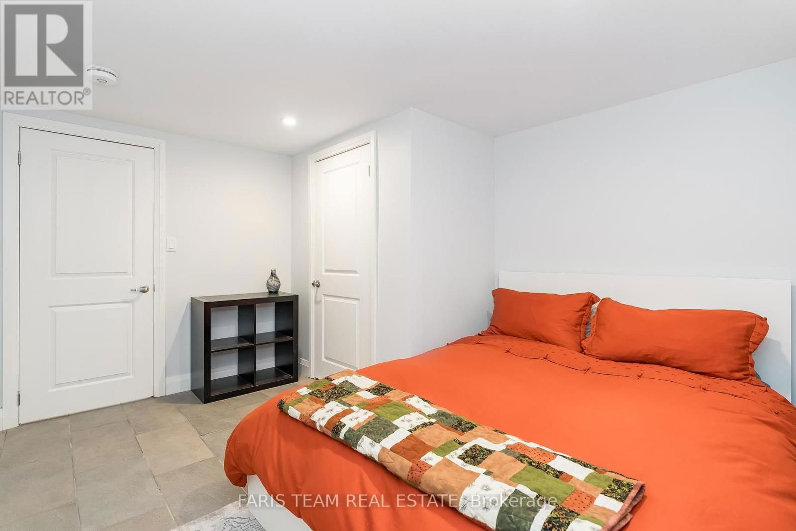 135 GUNN STREET Image 16