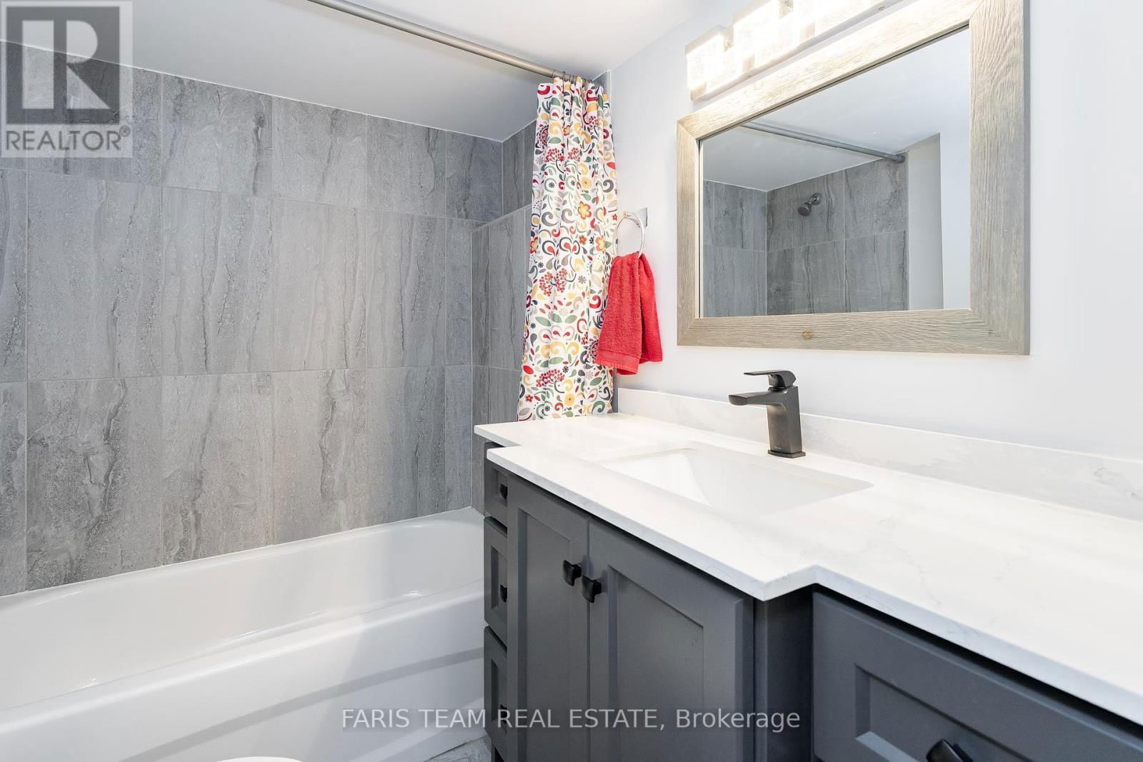 135 GUNN STREET Image 17