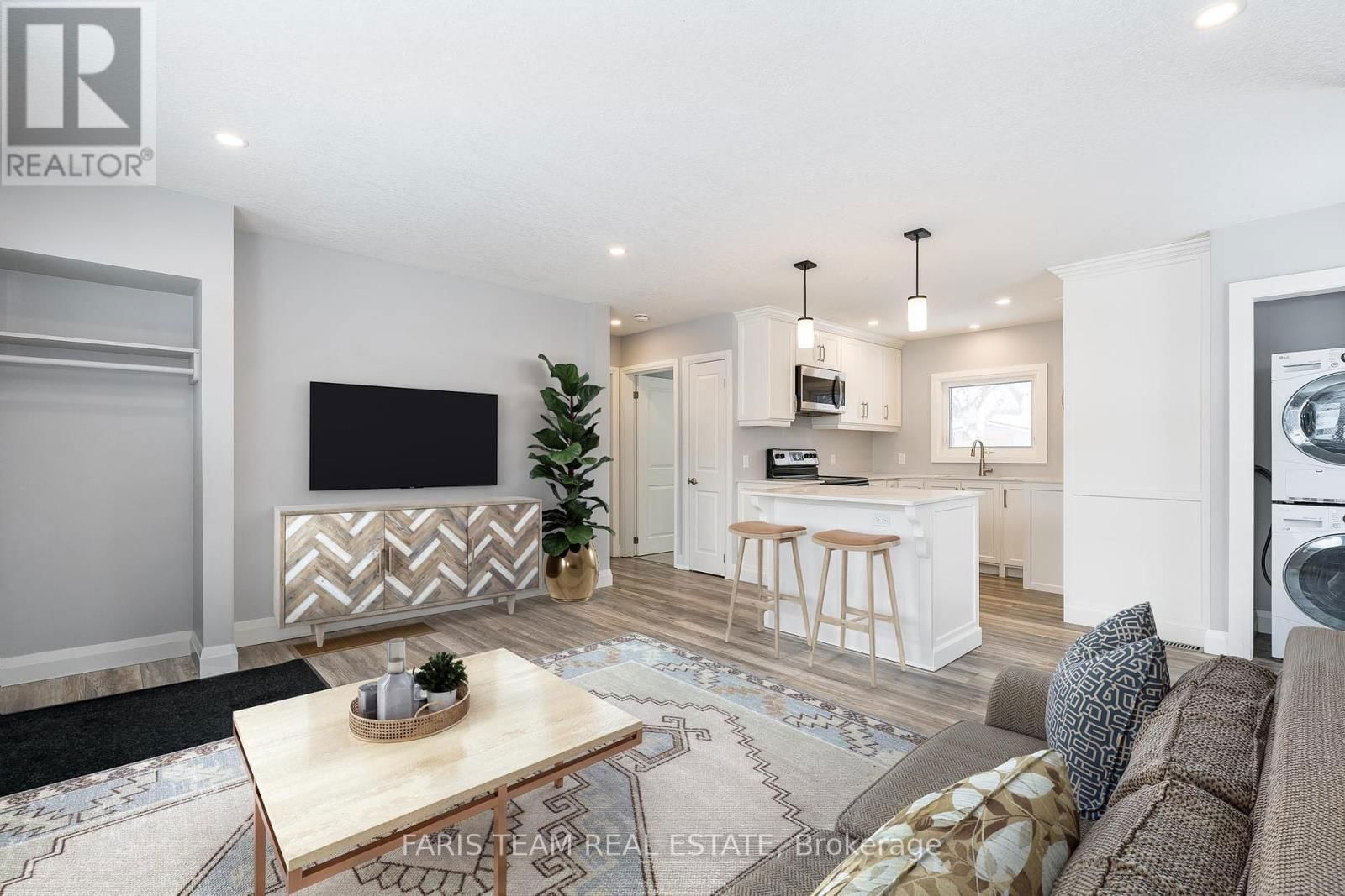 135 GUNN STREET Image 7