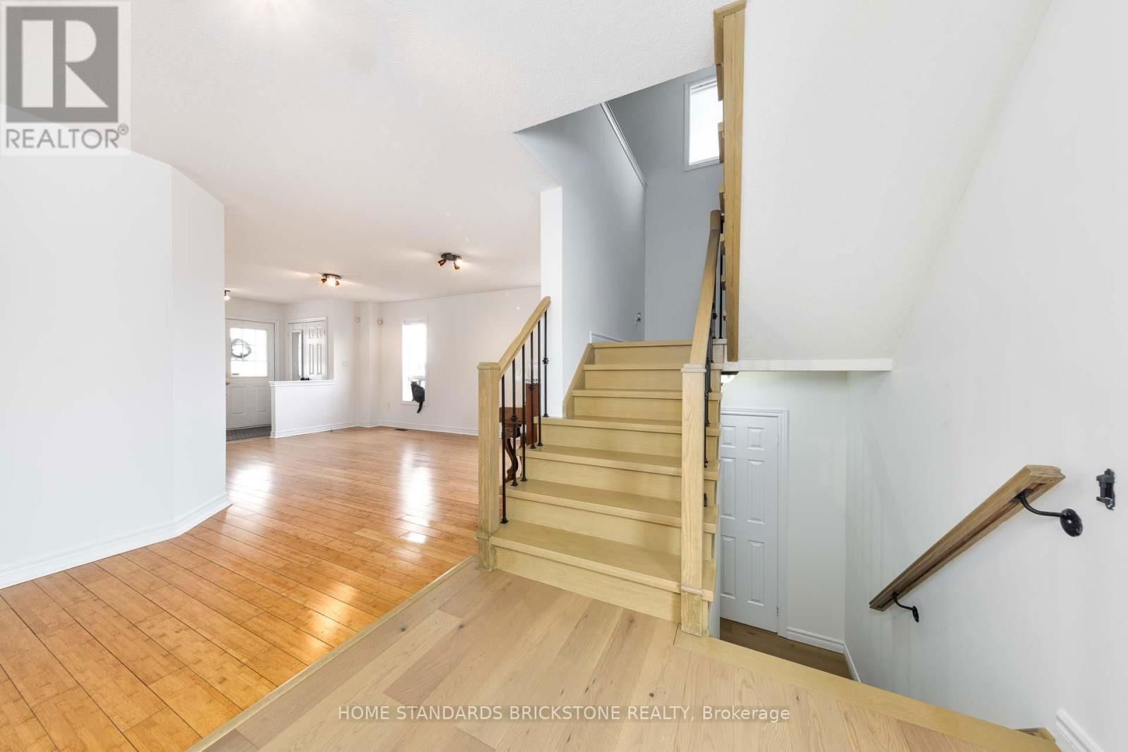 37 LAKE CRES STREET Image 12