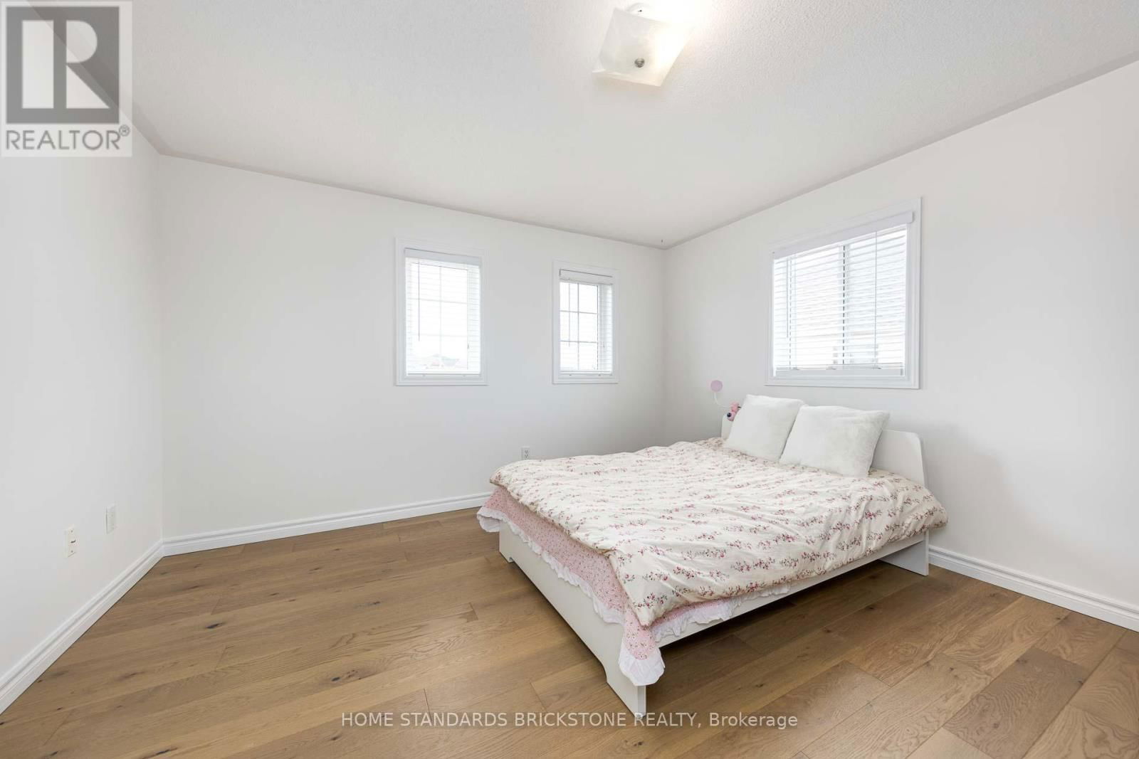 37 LAKE CRES STREET Image 17