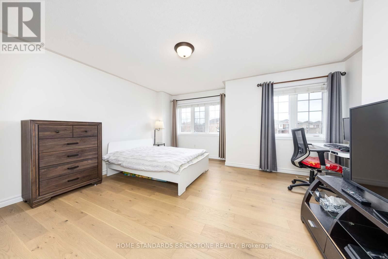 37 LAKE CRES STREET Image 18
