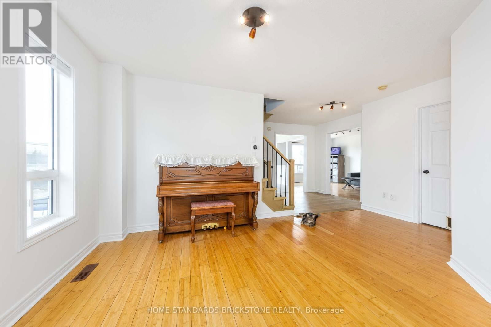 37 LAKE CRES STREET Image 6