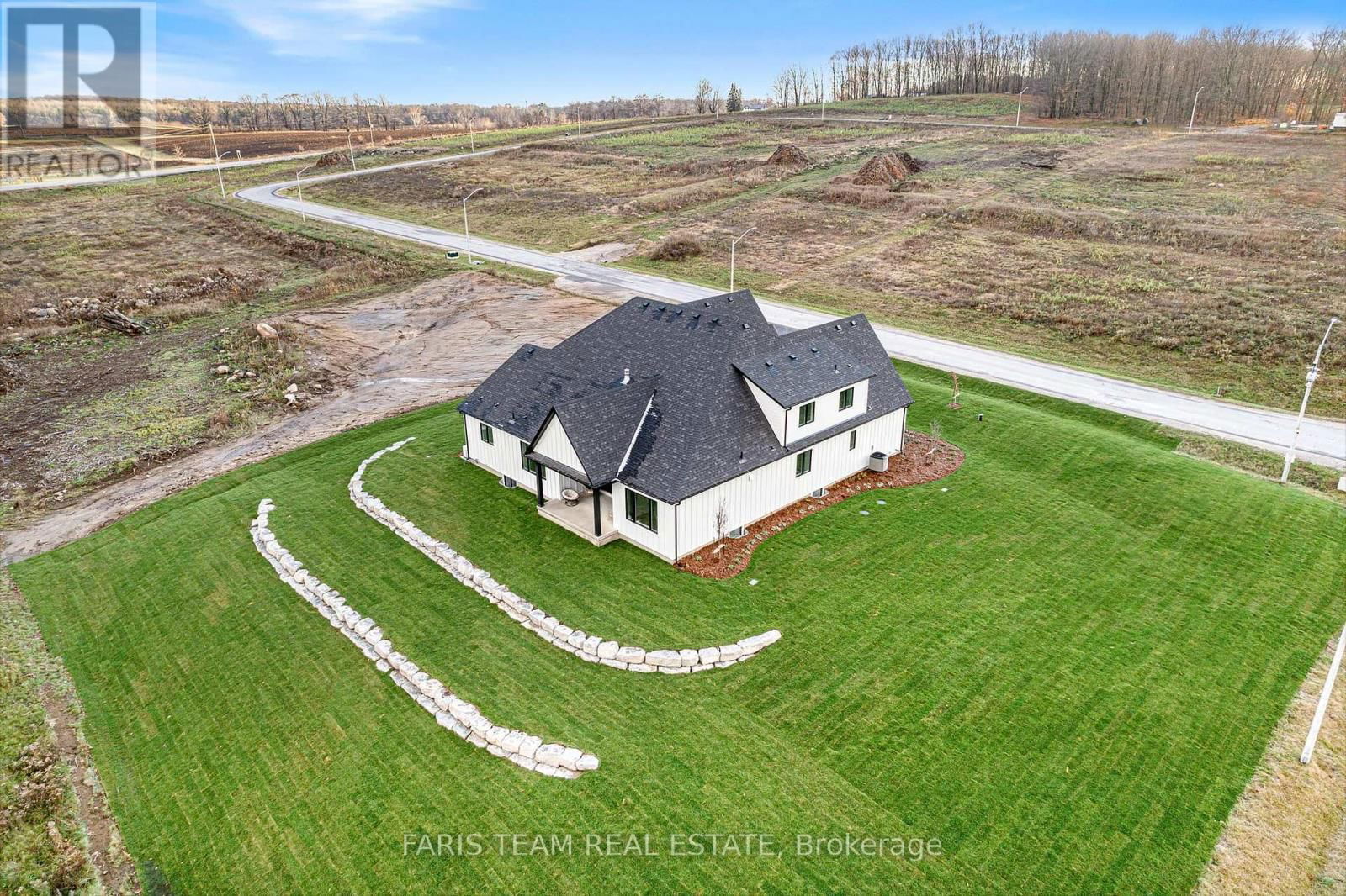 96 WAVERLY HEIGHTS Image 30