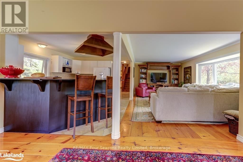 13 BELCHER STREET Image 13
