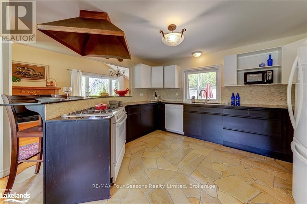 13 BELCHER STREET Image 15
