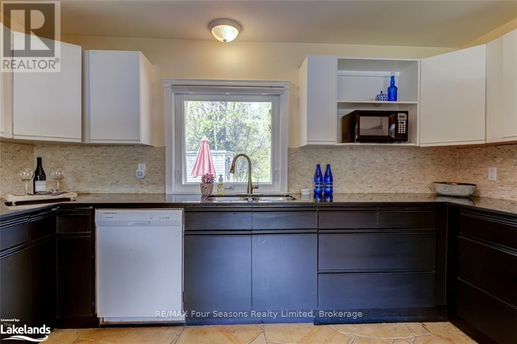 13 BELCHER STREET Image 16