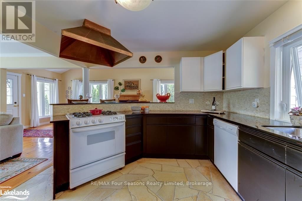 13 BELCHER STREET Image 17