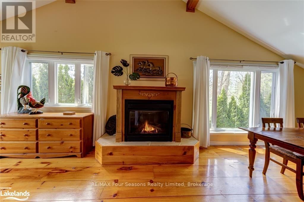 13 BELCHER STREET Image 21