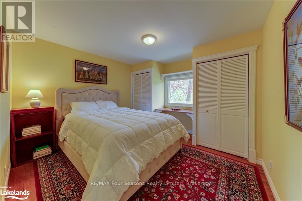 13 BELCHER STREET Image 23