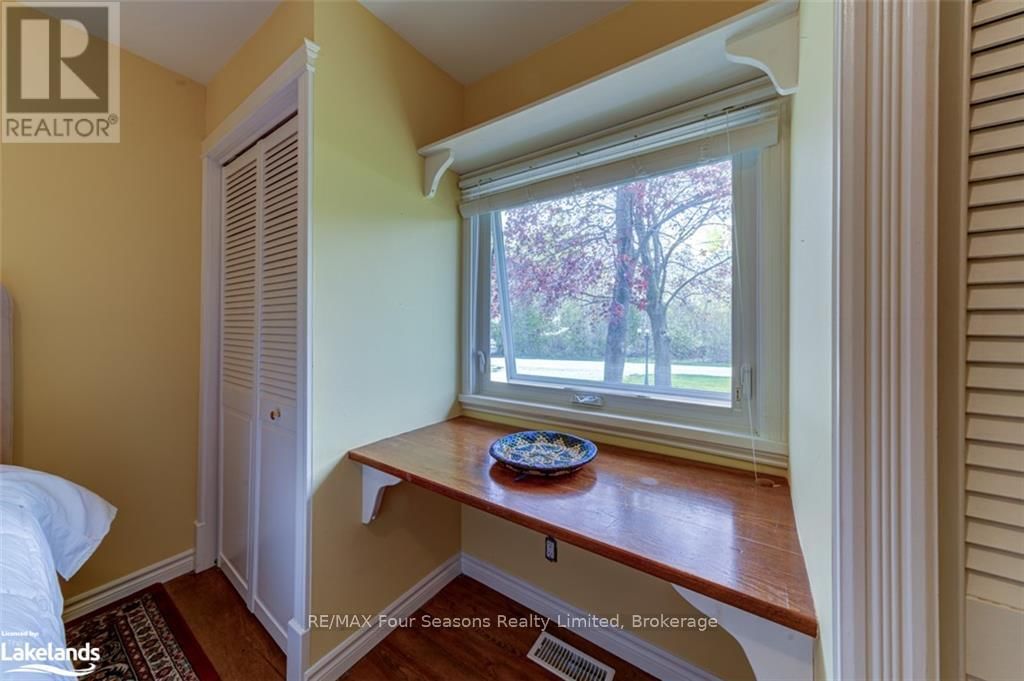 13 BELCHER STREET Image 24