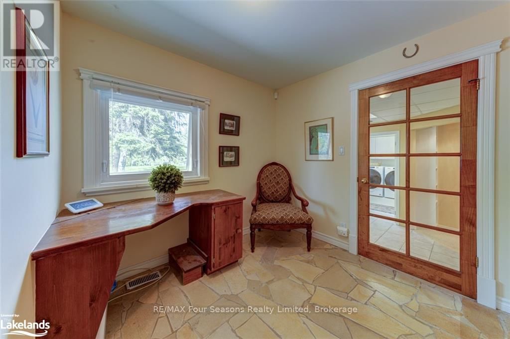 13 BELCHER STREET Image 25
