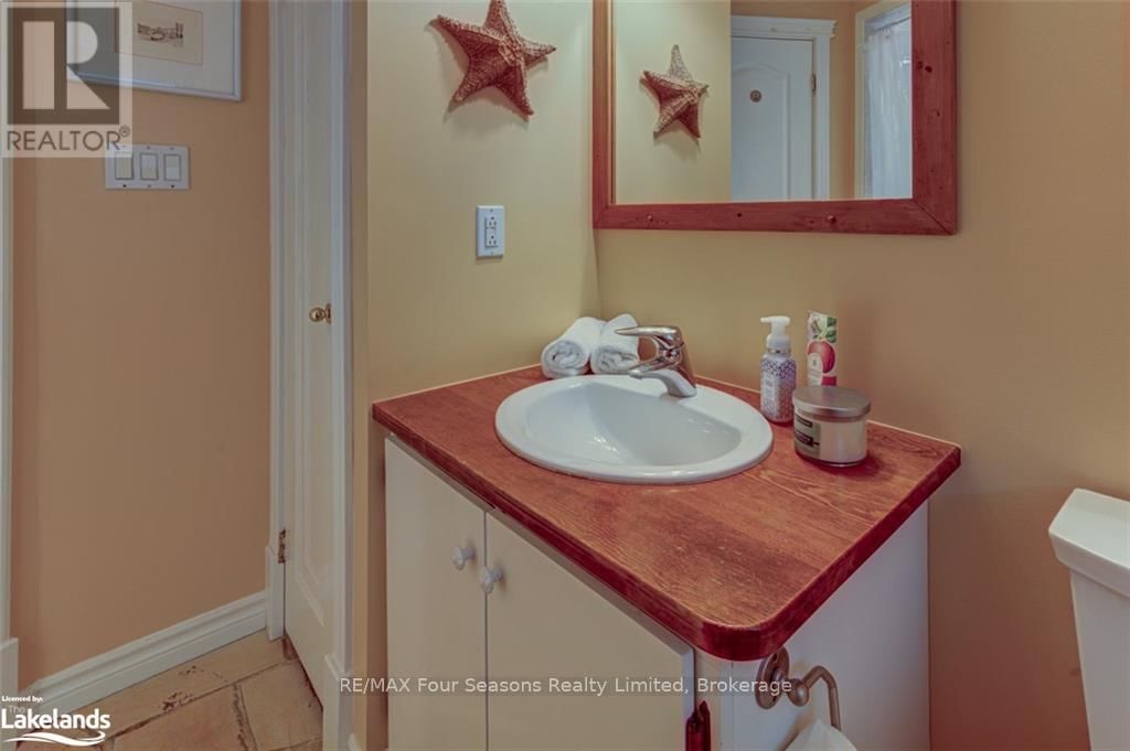 13 BELCHER STREET Image 26