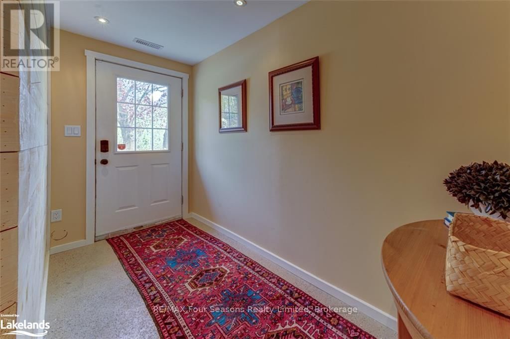 13 BELCHER STREET Image 29