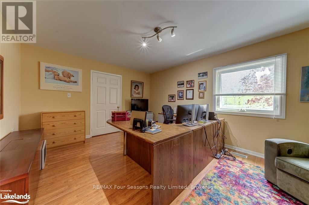13 BELCHER STREET Image 30