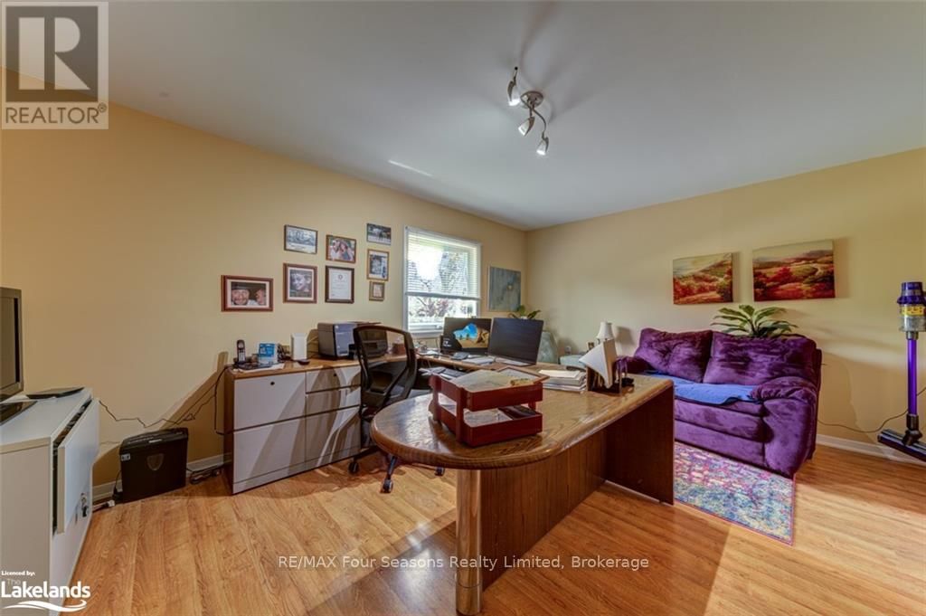 13 BELCHER STREET Image 31