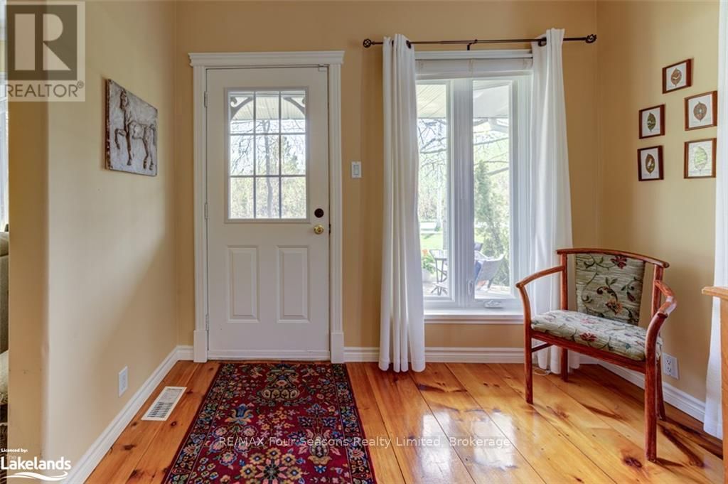 13 BELCHER STREET Image 6