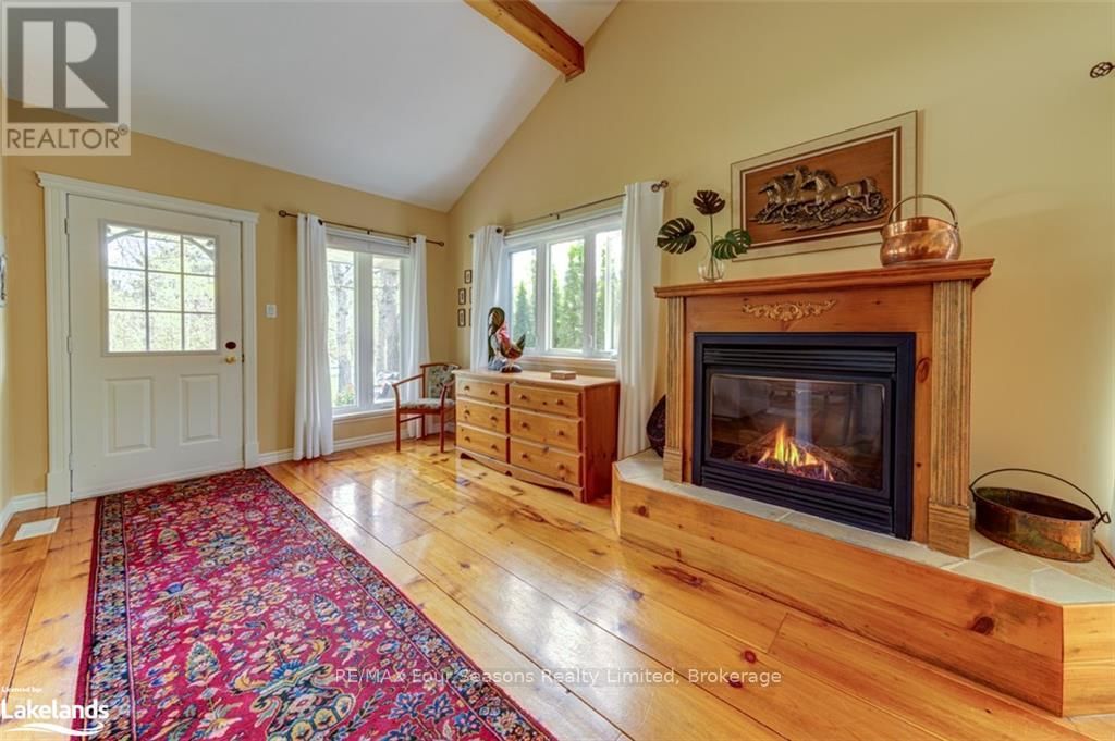 13 BELCHER STREET Image 9