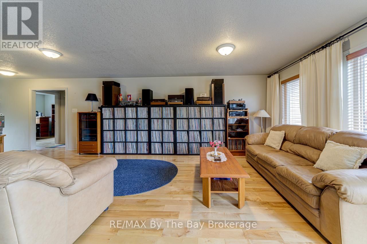 9 GEORGE AVENUE Image 16