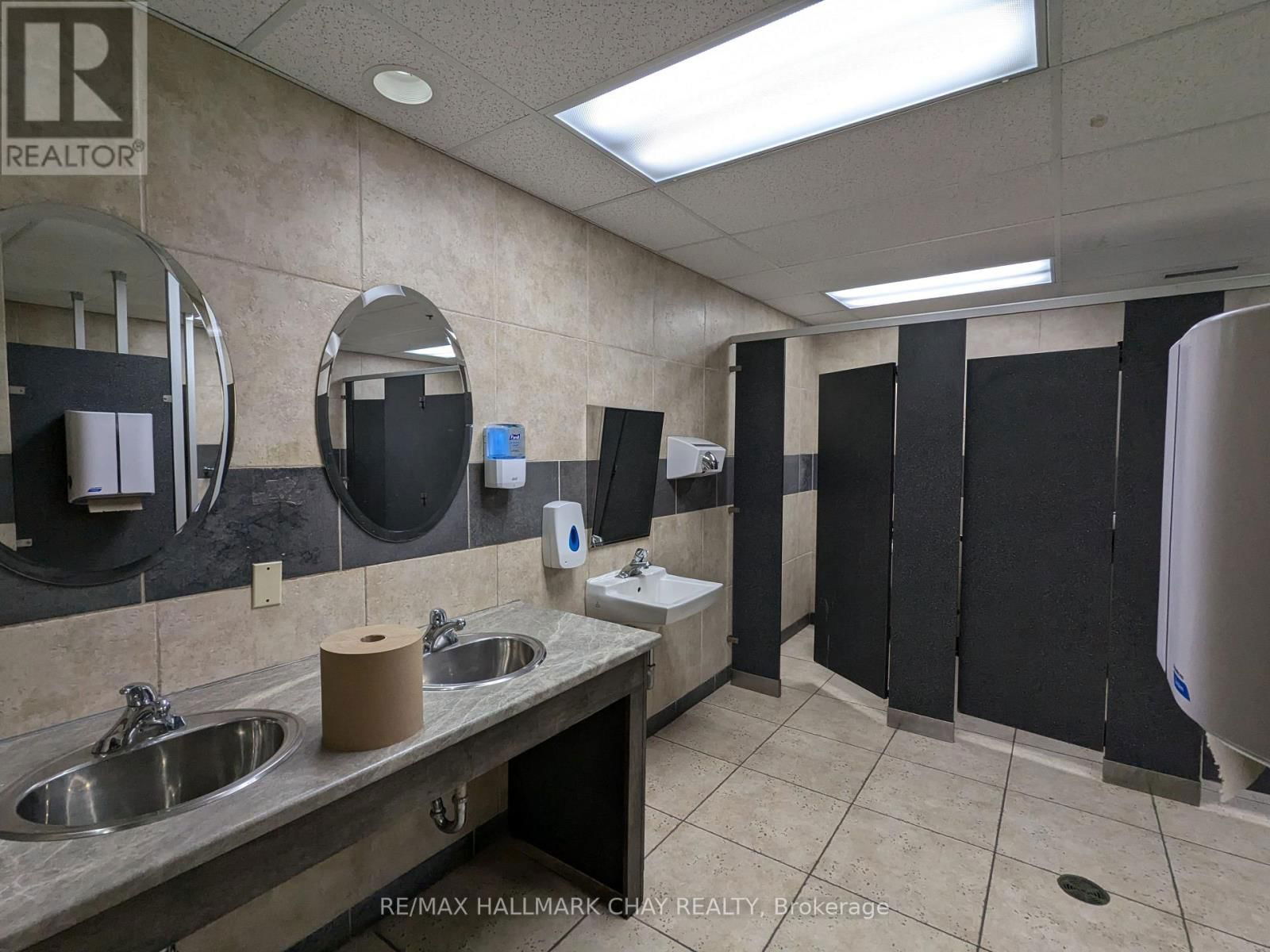 H - 279 BAYVIEW DRIVE Image 18