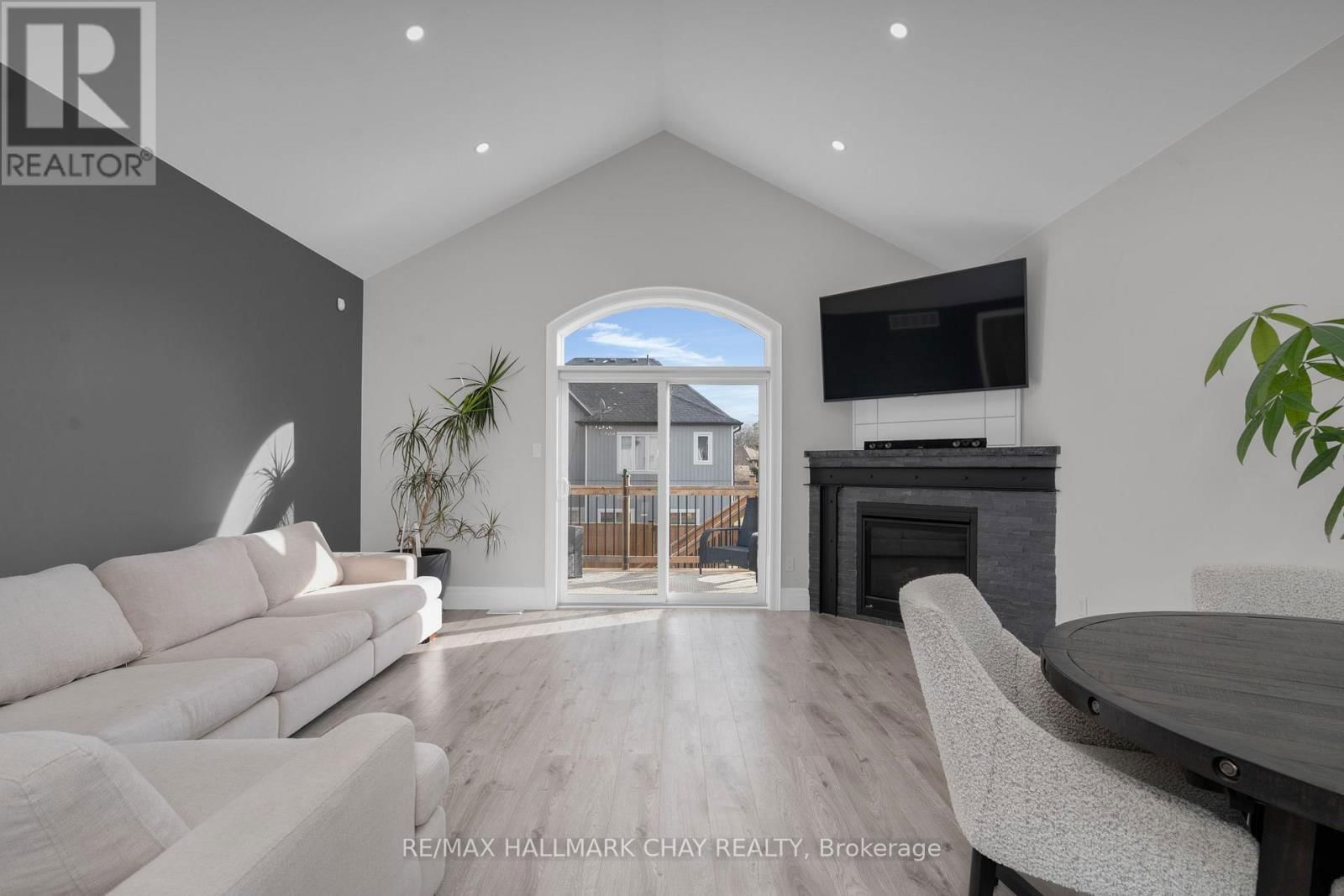 471 MOSLEY STREET Image 12
