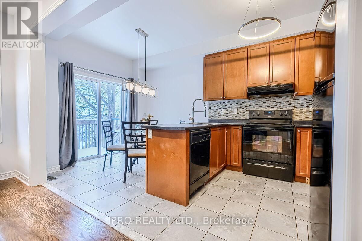 36 FORSYTH CRESCENT Image 10