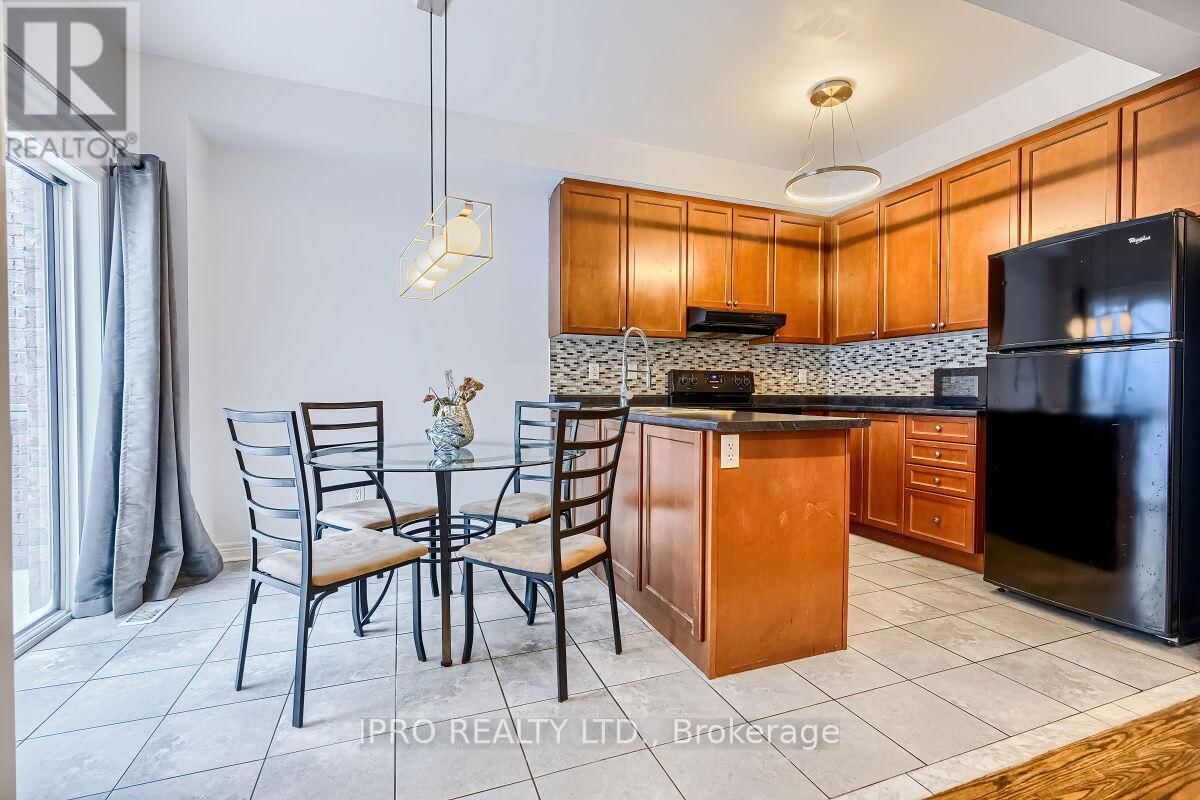 36 FORSYTH CRESCENT Image 11