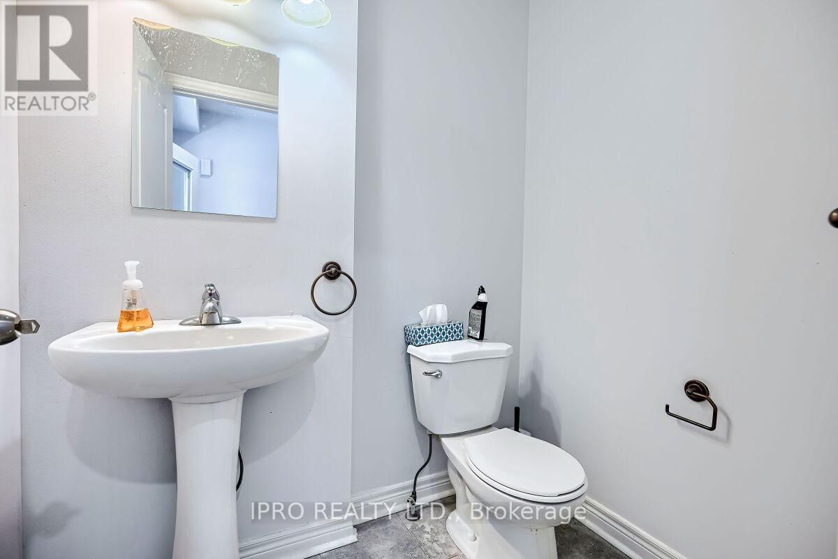 36 FORSYTH CRESCENT Image 13