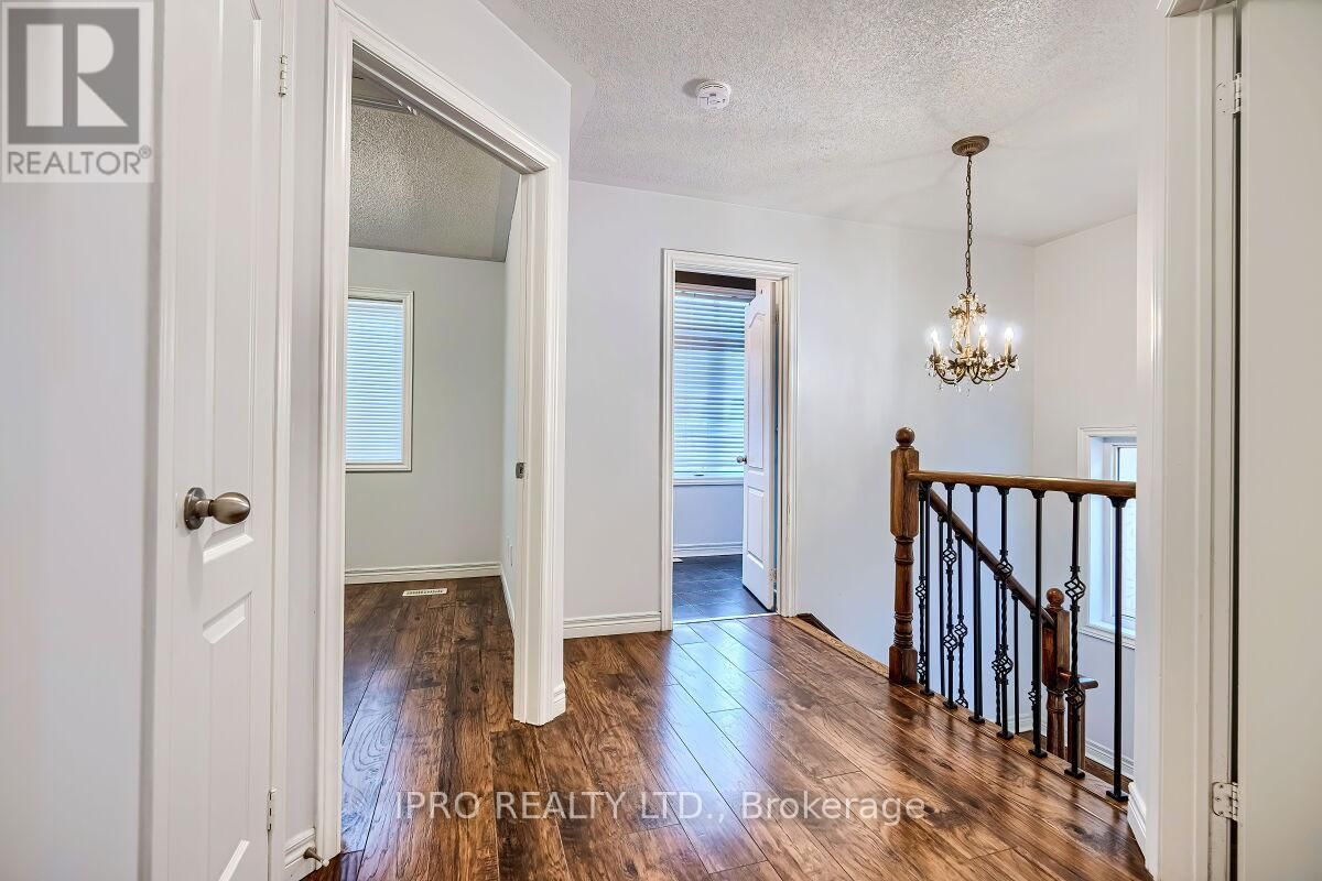 36 FORSYTH CRESCENT Image 15