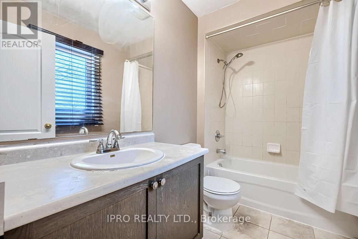 36 FORSYTH CRESCENT Image 17