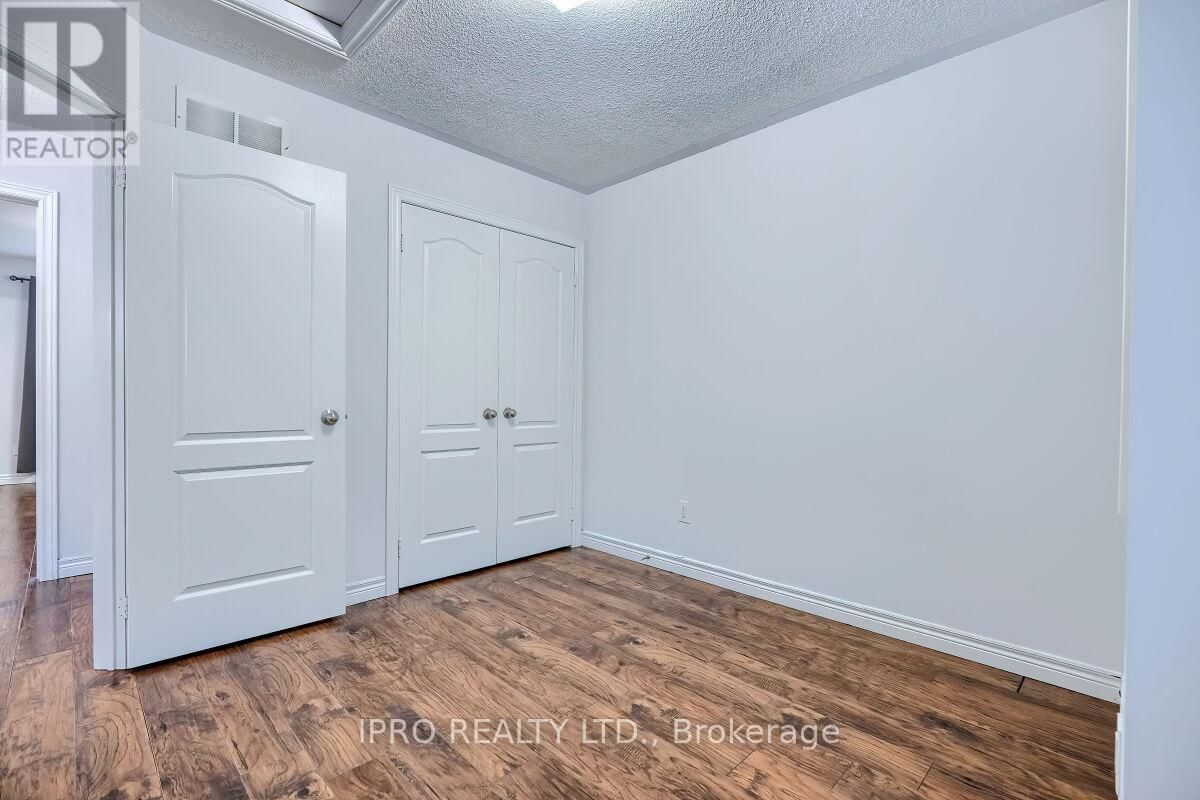 36 FORSYTH CRESCENT Image 21