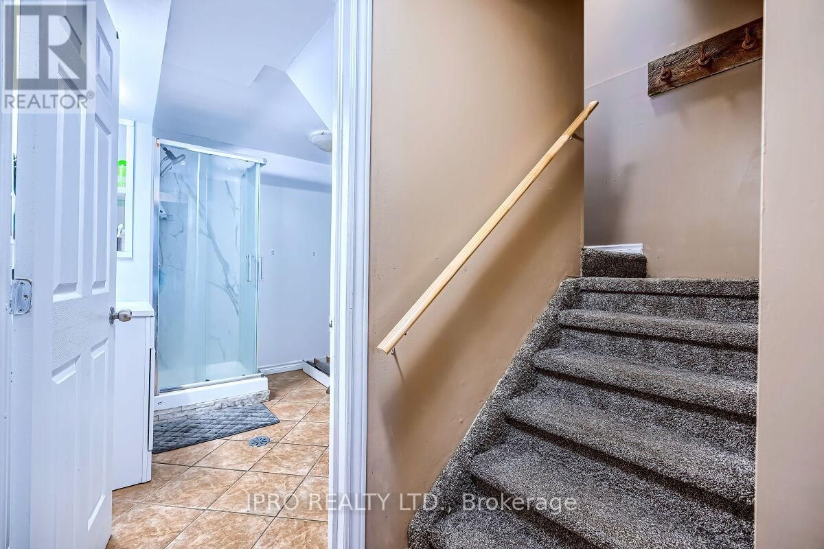 36 FORSYTH CRESCENT Image 25