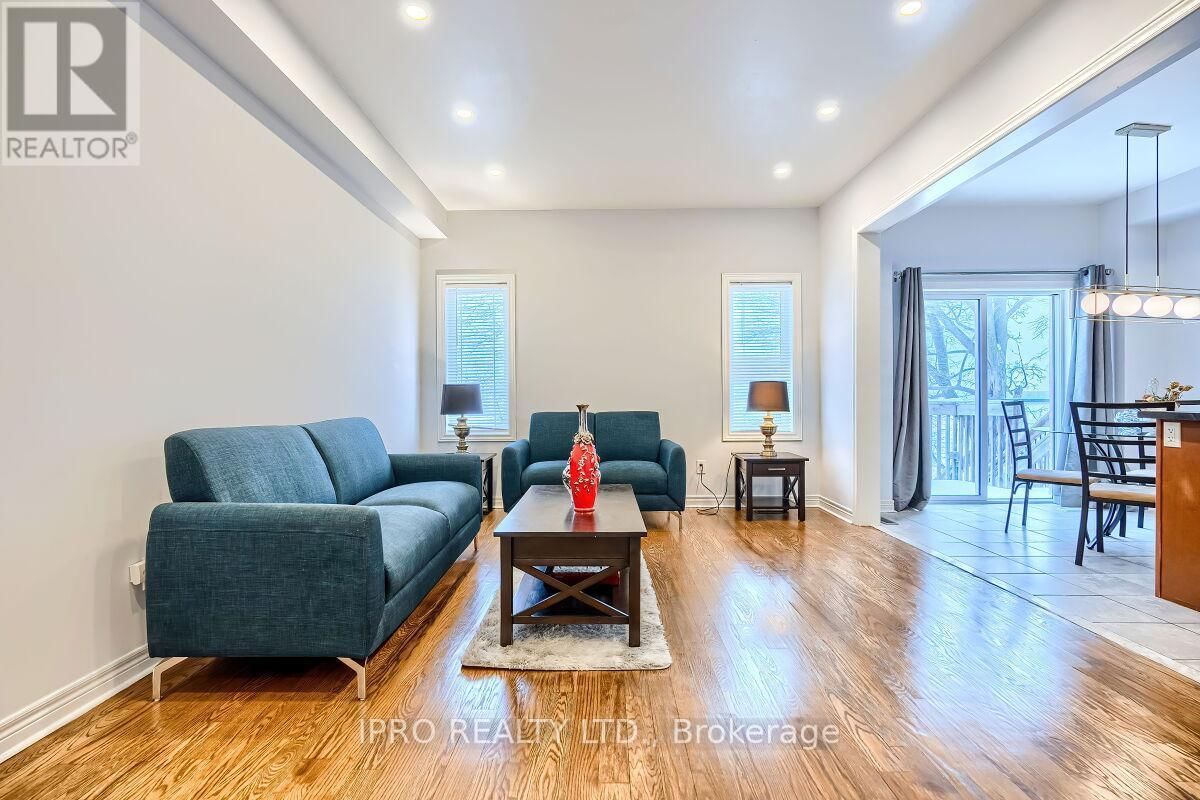 36 FORSYTH CRESCENT Image 6