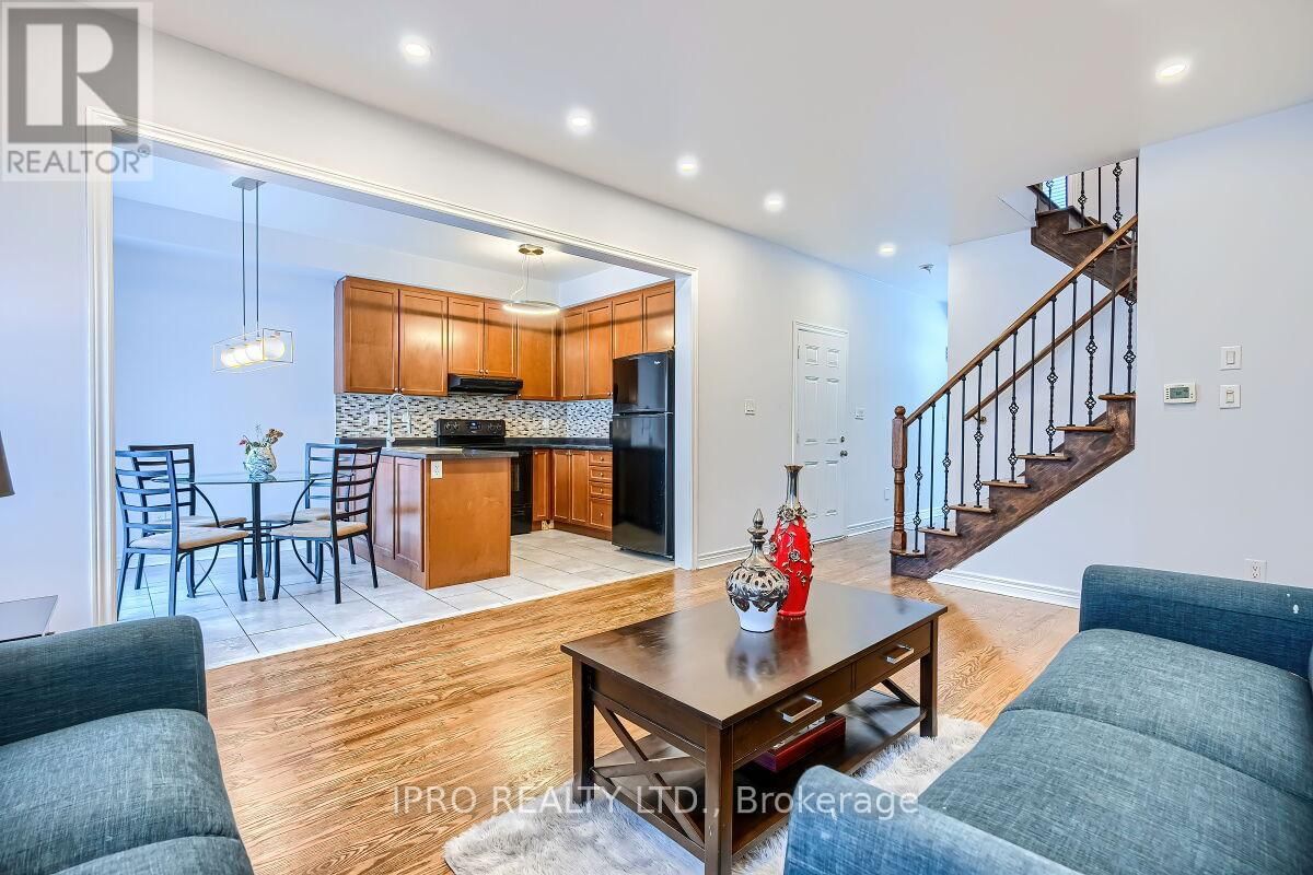 36 FORSYTH CRESCENT Image 7