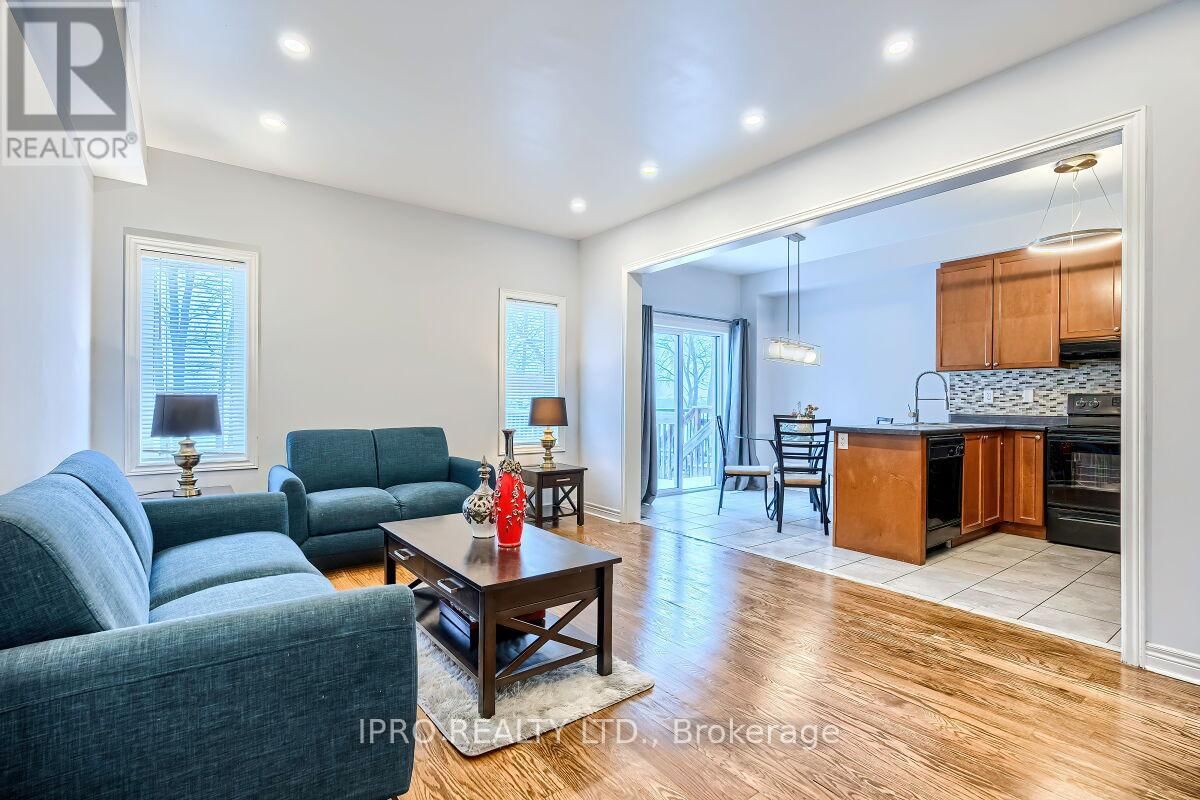 36 FORSYTH CRESCENT Image 8