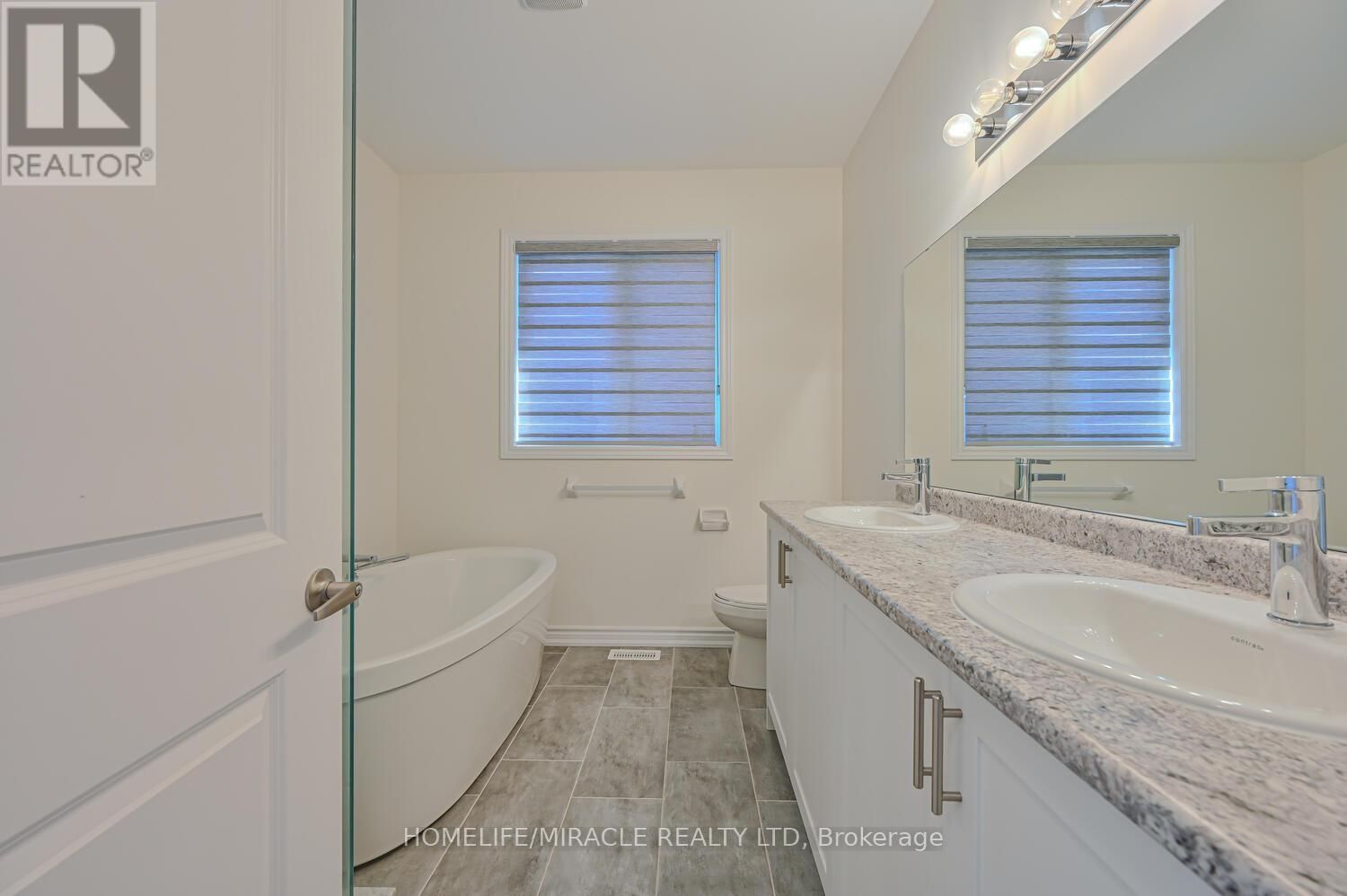 8 BEATRICE DRIVE Image 15
