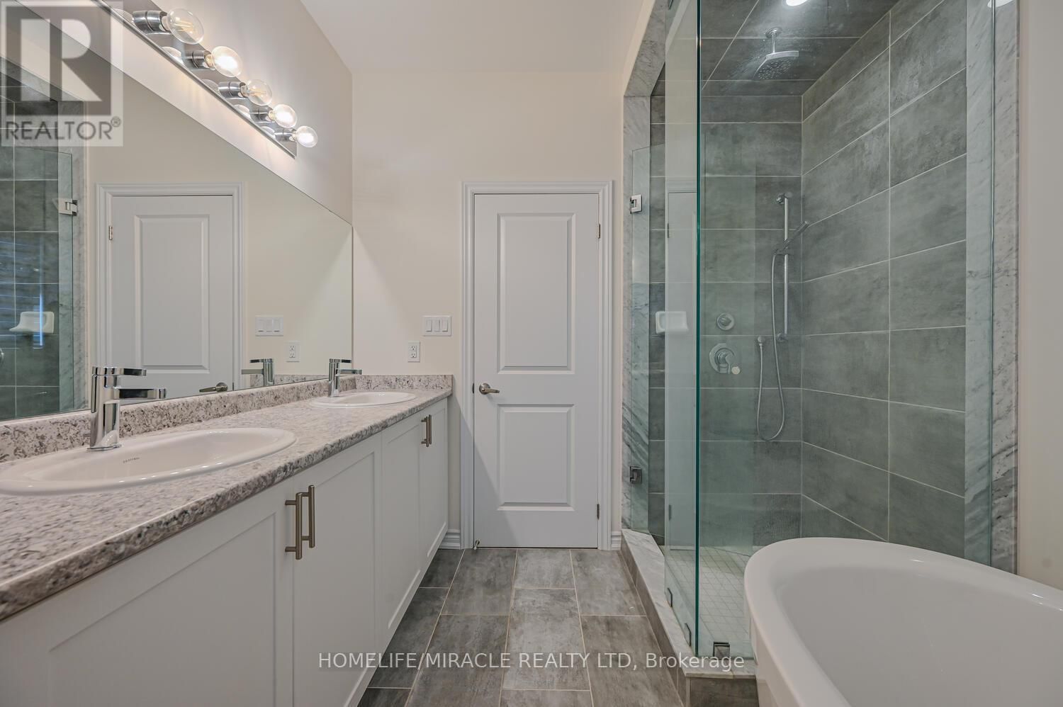 8 BEATRICE DRIVE Image 16