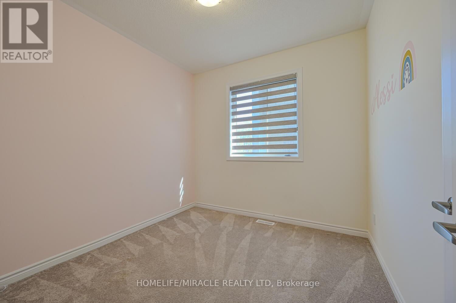 8 BEATRICE DRIVE Image 18