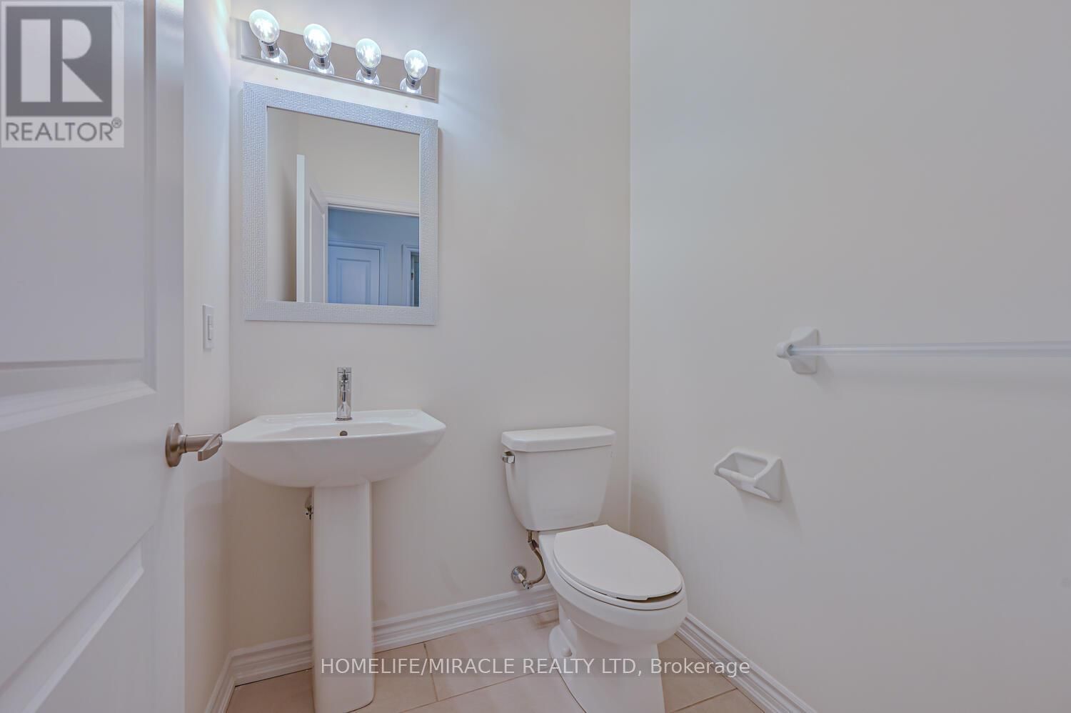 8 BEATRICE DRIVE Image 20