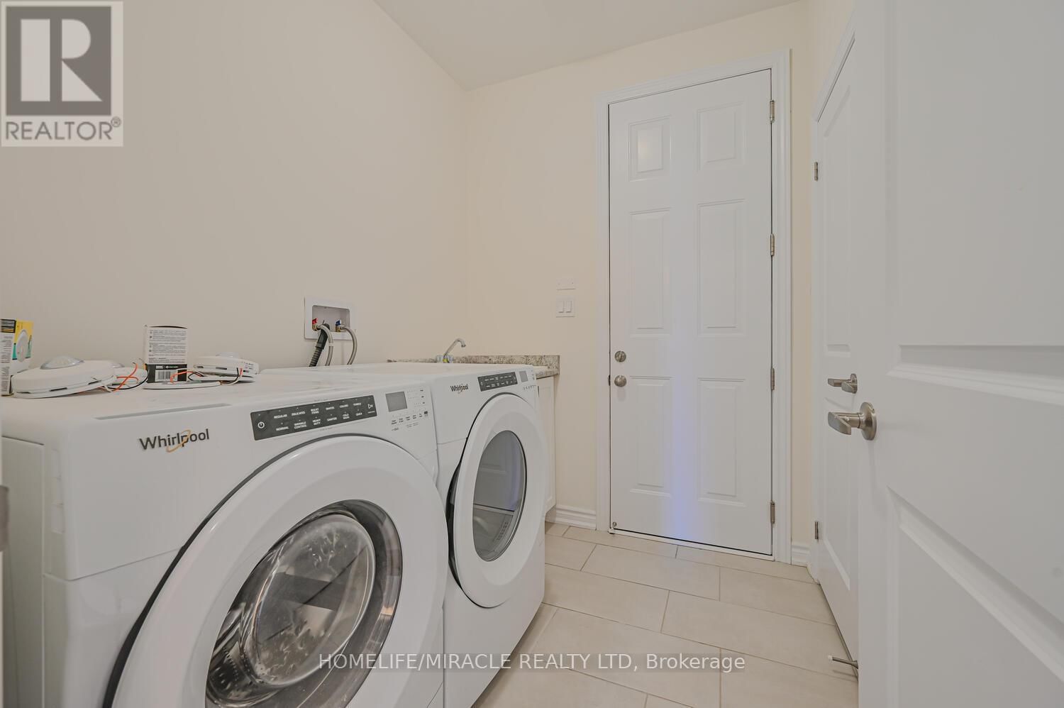8 BEATRICE DRIVE Image 21